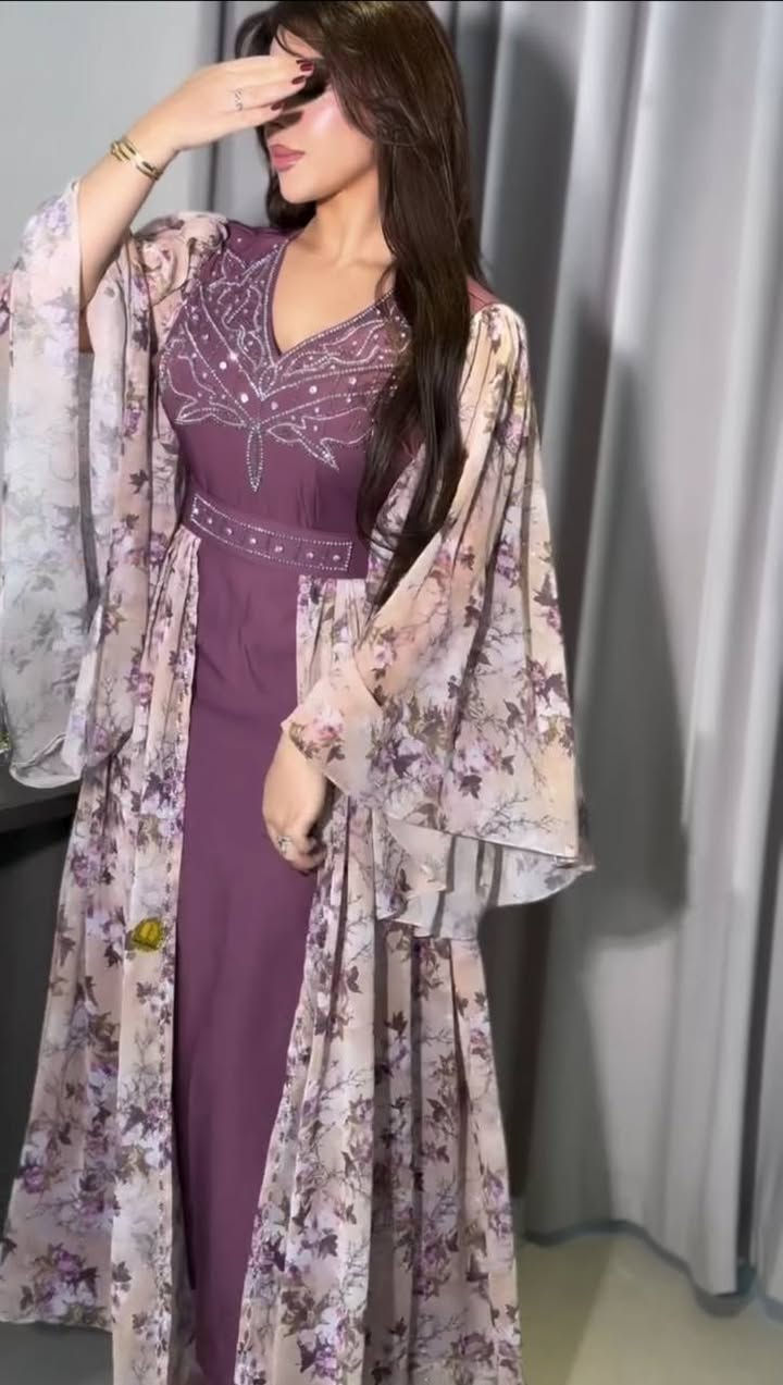 كولكشن العيد✨🔥
فستان تحفه بتفاصيلة💕

فستان دابل مع شيفون 
شكل مختلف وفخم 🫰🏻

كولتي عالي كرستال حقيقي
قياس 38 40 42 44 46 48 
متوفر 3 الوان 💕


**إذا كنت صاحب هذا الإعلان وتريد حذفه لأي سبب، رجاءا أرسل رسالة إلى الدعم الفني**