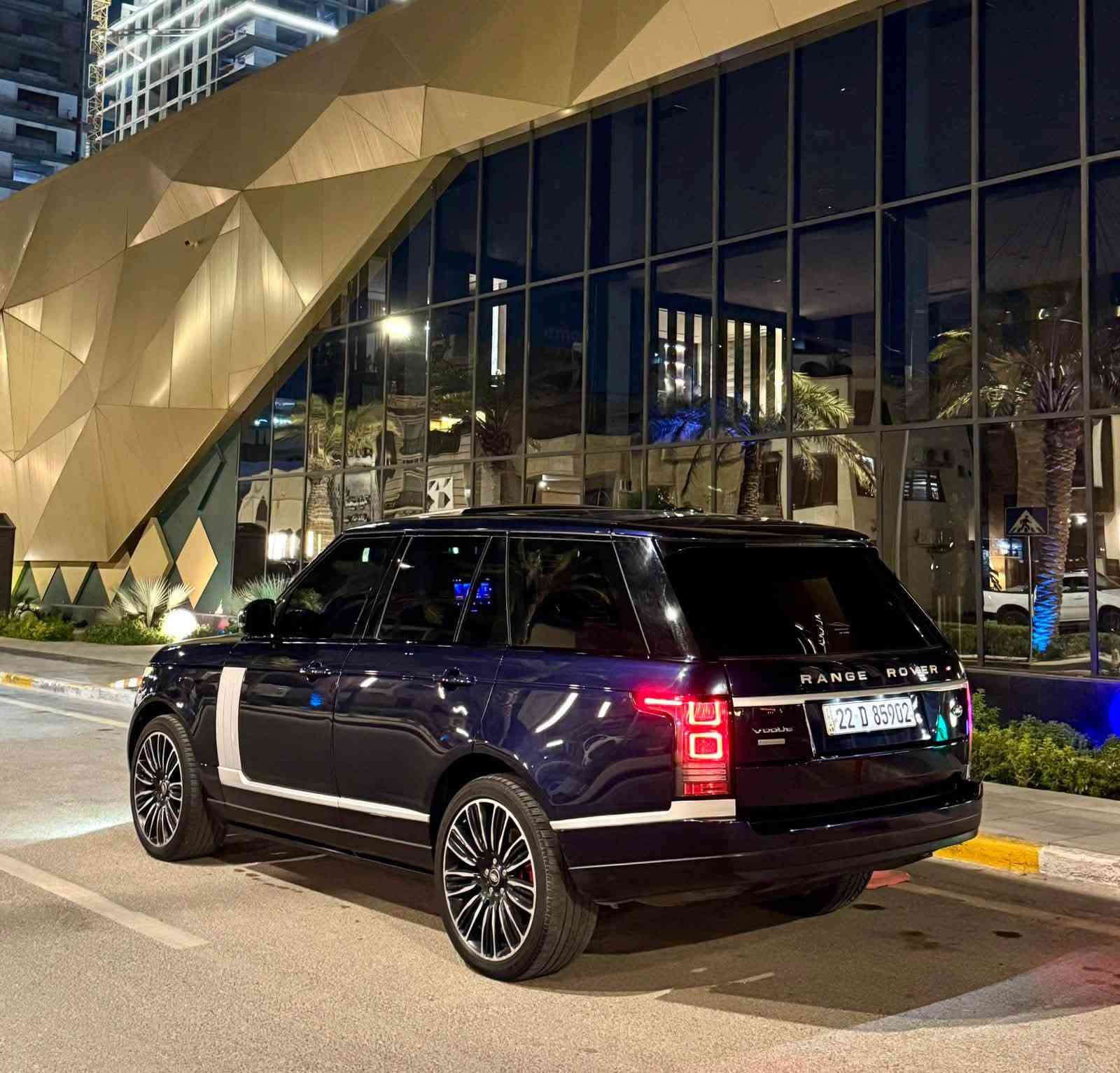 السلام عليكم ورحمة الله وبركاته
اللبيع Range Rover
موديل :2014 
فئة :اوتوبايگرافي اعلى فئة 
محرك: 6V المرغوب ديزل يعني كاز
اللون : نيلي طوخ ميتاليك مميز :  
سقف بنوراما وجلد 
نظام تعليق هوائي 3 وضعيات (جكات تصعد وتنزل اوتو +يدوي )
شفتات بالستيرن للقيادة الرياضية
قيادة ذاتية 
اوتو ستارت 
اوتو بارك 
اوتو ستوب عند الاقتراب من سيارة اخرى
اوتو هولد
محدد سرعة 
محدد سرعة أوتوماتيكي ASL
مانع انزلاق 
تحذير الخروج عن المسار
سايد بريك اوتو 
نقط عمياء  
5 كاميرات محيطية 
رادارات امامية وخلفية وجانبي 
هيتر بالمري وتعتيم والمري شفط
تغير زاويا الرؤية بالمري عند الرجوع الى الخلف
انارة ليلية وكشافات ضباب ولايت اوتو
خمس بصمات ع الابواب 
صندوق كهربائي شفط
ابواب شفط 
دوسات كهربائي 
نظام معرفة الطقس وماسحات اوتو 
المقصورة الامامية 
تبريد امامي 
تحكم بالتكيف تبريد وتدفئة من الشاشة 
كرسي السائق تدفئة وتبريد 
كرسي الراكب تدفئة وتبريد 
كرسي السائق مساج 
كرسي الراكب مساج
كرسي السائق 3 وضعيات خزن ميموري 
كرسي الراكب 3 وضعيات خزن ميموري 
تدفئة بالستيرن 
المقصورة الخلفية 
تبريد امامي ومن السقف مركزي
تحكم منفصل بالمكيف 
تحكم كهربائي بالكشن 
تدفئة وتبريد بالكشن 
ويل كب گروم
مضلل بسنويه سنويه بسمي 
السعر  285ورقه $ وبي مجال بسيط
جاهزه من كل نواحي
العنوان بغداد اليرموك او مجمع بوابة العراق
📞***********

