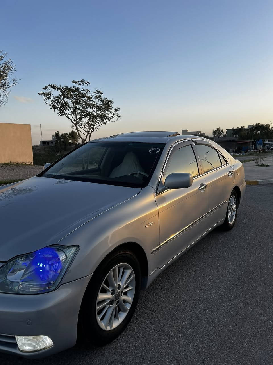 سلاوي خوا له هه موو لاييه 
شاهينه موس ١٨٢
گيروو مه كينه گه وره ٢٠٠٥ فوول فوول مواسه فات سه لاجه ييه په ر ده حاسه كاميره را دار كوشن جلدوو جوار كوشن كا ره باو هيته ر مه ركه زي و سلايت دوو پارجه بوياخ ئه وروپا  بي ده عموو لي درا و 
مشته ري ته له فون بكات جوابي نا مه نا ده مه وه 
***********
