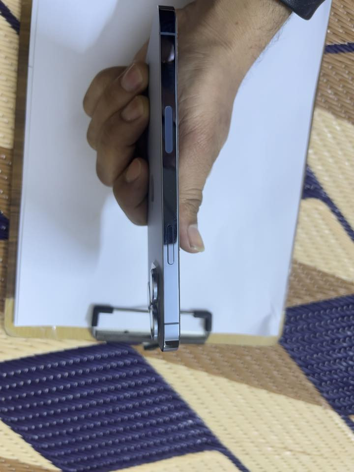 السلام عليكم
ايفون 13برو ماكس 
اللون سمائي
نضافه 90/100
بطارية 83 شركة 
جهاز زلغ واحد مابي  فيس إيدي شغال سعره 750وبي مجال للطيبين مكاني بغداد الدورة ***********متوفر اتصال فقط
