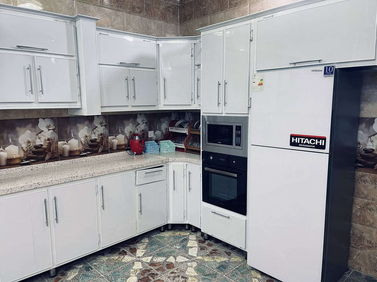 كاونتر مستعمل للبيع طول المطبخ ٦ متر بغداد شراي يتصل ***********
