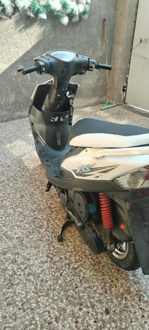 سلام عليكم دراجه ماكس عدله مكفوله كفاله عامه من كلشي من مكينه من كهربايات من اي شي وجيب فيتر وتعال ودبلاتهه يخبلن ومابيهه اي نقص رمبه الدراجه اوراق موجوده بيهه انته شوف الصور وشوف النضافه وياله مزوده ويل كب اقوه وجماليه  السعر 800بيهه مجال بسيط 
مكاني الشعب  متوفر خاص وهاذ الرقم ***********
