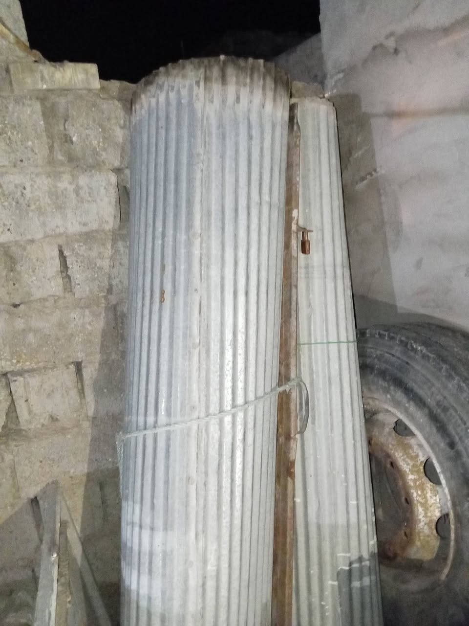 باب دفتري طول 3 متر عرض 260
كبنكات العرض 2 متر
جام خانه طول220 العرض 220
***********
