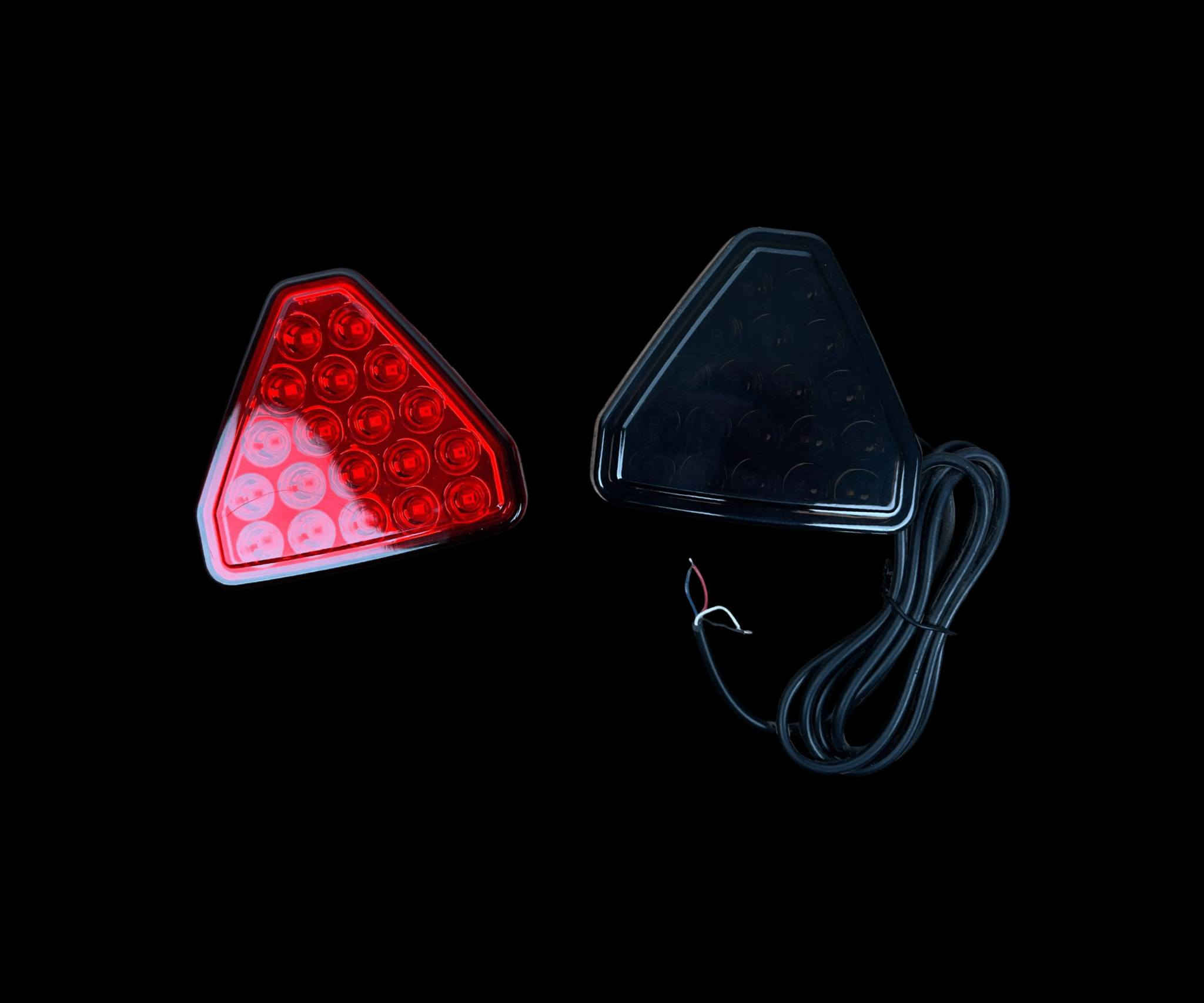 ضوء فرامل خلفي مثلث LED

استخدامات

يستخدم كضوء فرامل خلفي سفلي للسيارات أو الدراجات النارية.

يمنح إنارة قوية وواضحة أثناء التوقف أو القيادة الليلية.

يساعد في تنبيه المركبات الخلفية وزيادة مستوى الأمان أثناء السير.

مميزات

إضاءة LED عالية السطوع بتقنية فلاش مزدوج (Burst Flash).

تصميم مثلث أنيق وعصري.

مقاوم للماء والغبار بمعيار IP67.

يعمل على مدى جهد واسع ‎(10–15V  30V  80V)‎.

استهلاك منخفض للطاقة ‎(2W ±10%)‎.

سلك طويل بطول ‎140 سم‎ لتسهيل التثبيت والتوصيل.

يتحمل درجات حرارة من ‎-40°‎ إلى ‎80°‎.

محتوى الصندوق

ضوء LED خلفي (أحمر او أسود).

أسلاك توصيل جاهزة.

ملاحظات

تأكد من التوصيل الصحيح قبل التشغيل.

أبعاد الكارتون: ‎10 × 5 × 10 سم‎

بلد المنشأ: الصين.


**إذا كنت صاحب هذا الإعلان وتريد حذفه لأي سبب، رجاءا أرسل رسالة إلى الدعم الفني**