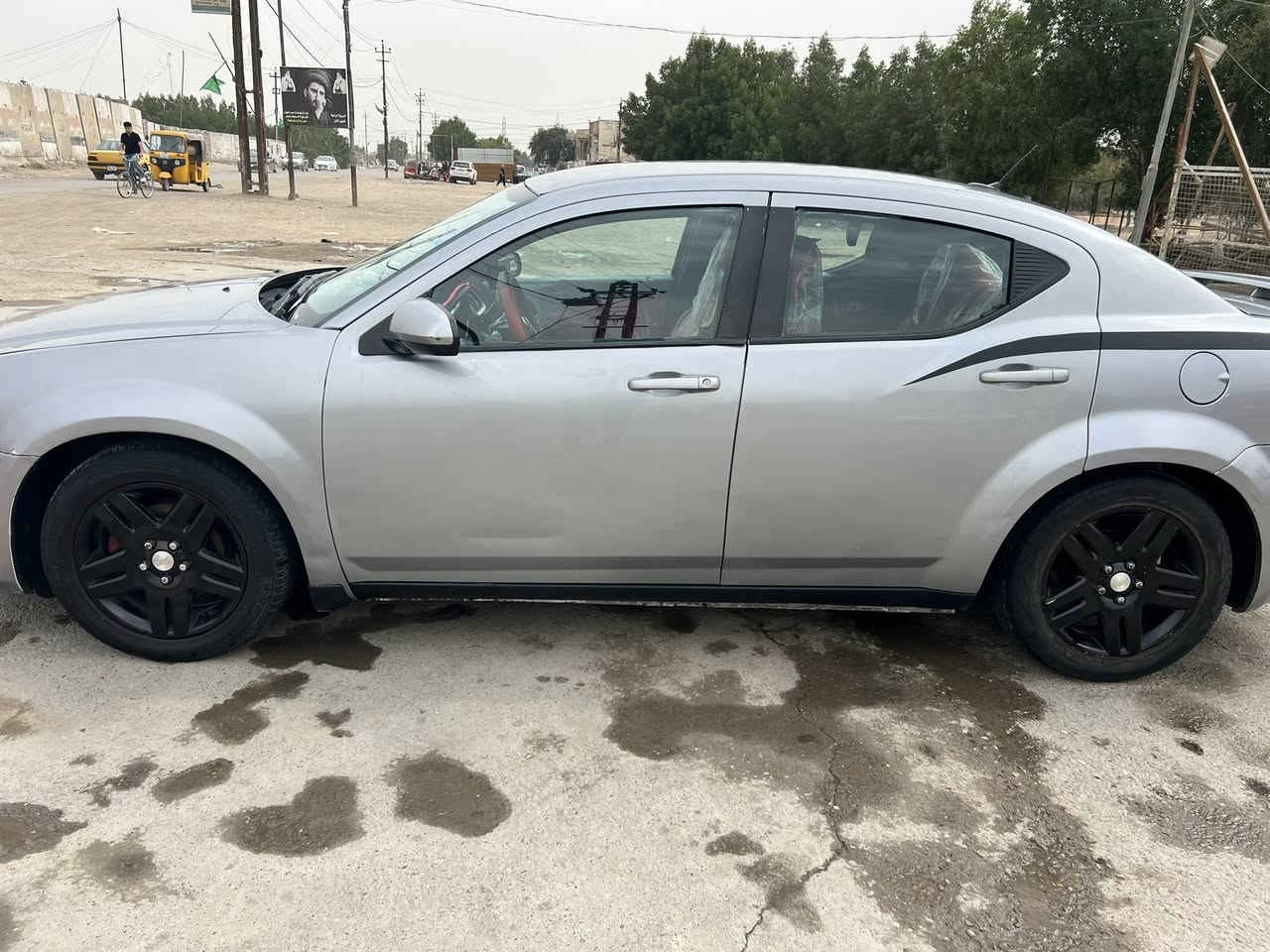 السلام عليكم دوج افنجر مديل ٢٠١٣ كشنات جلد احمر شاشه تحكم ستيرن لايتات زنون عليه محرك وكير خير من الله التبريد ثلاجه السياره بيه حزام جمالية حادثه جاملخ ودعاميه السياره بسمي رقم نكليزي السياره  نضيفه نفس ما موضحه بلصور والداخل مالته يخبل السعر ٧٥ ورقه وبيه مجال بسيط لشراي للاستفسار ***********
