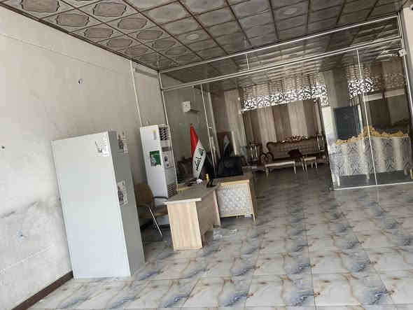 السلام عليكم للأيجار قاعة مكونة من ٤ مكاتب وقاعتين مساحتها ٤٠٠ متر 
مؤثثة بشكل كامل من مكاتب Vip وسبالت كنتورية 
تصلح مجمع طبي أو شركات أتصال 
في منطقة التقية / الشارع العام المقابل لشارع دائرة الزراعة 
للأستفسار الاتصال ***********
