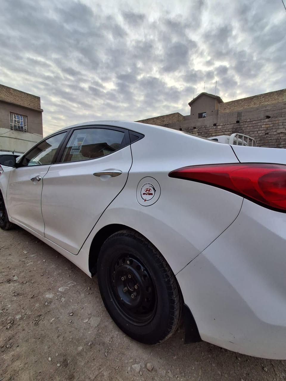 السلام عليكم للبيع النترا مديل 2014 خليجي الشركه العامه محرك 1800 السياره مكفوله من الدواخل.بيها باب السايق والخلفي صبغ رجع عليها ابو تكتك السونار بالمنشور رقم بغداد بسمي تحويل ثاني يوم  
السعر 120 وبيها مجال مكاني بغداد الاتصال ***********
