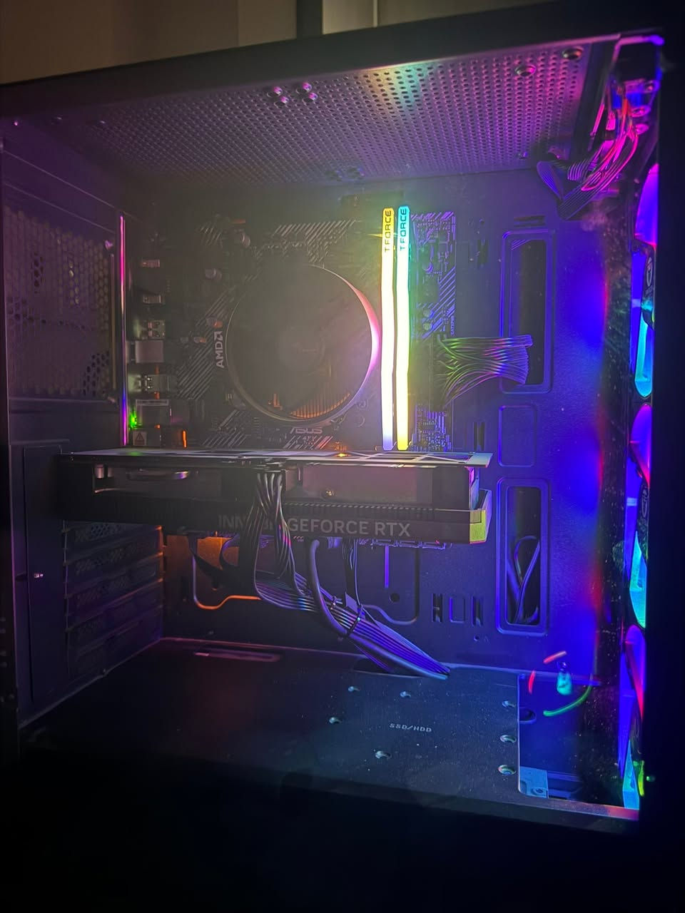 السلام عليكم عندي هاي التجميعه

كرت الشاشه 4060 8gb من نفيديا 

المعالج ryzen 5500 

رام 16 بقوه تردد 3500

المذربورد b450 asus 

المساحه m.2 512

الهارد 600 watt

الكيس من فانتك 3 بنكات 

التجميعه كلش نظيفه 

السعر 1,000,000

للتواصل على الخاص او مكالمه *********** مكاني بغداد السيديه شارع النخل
