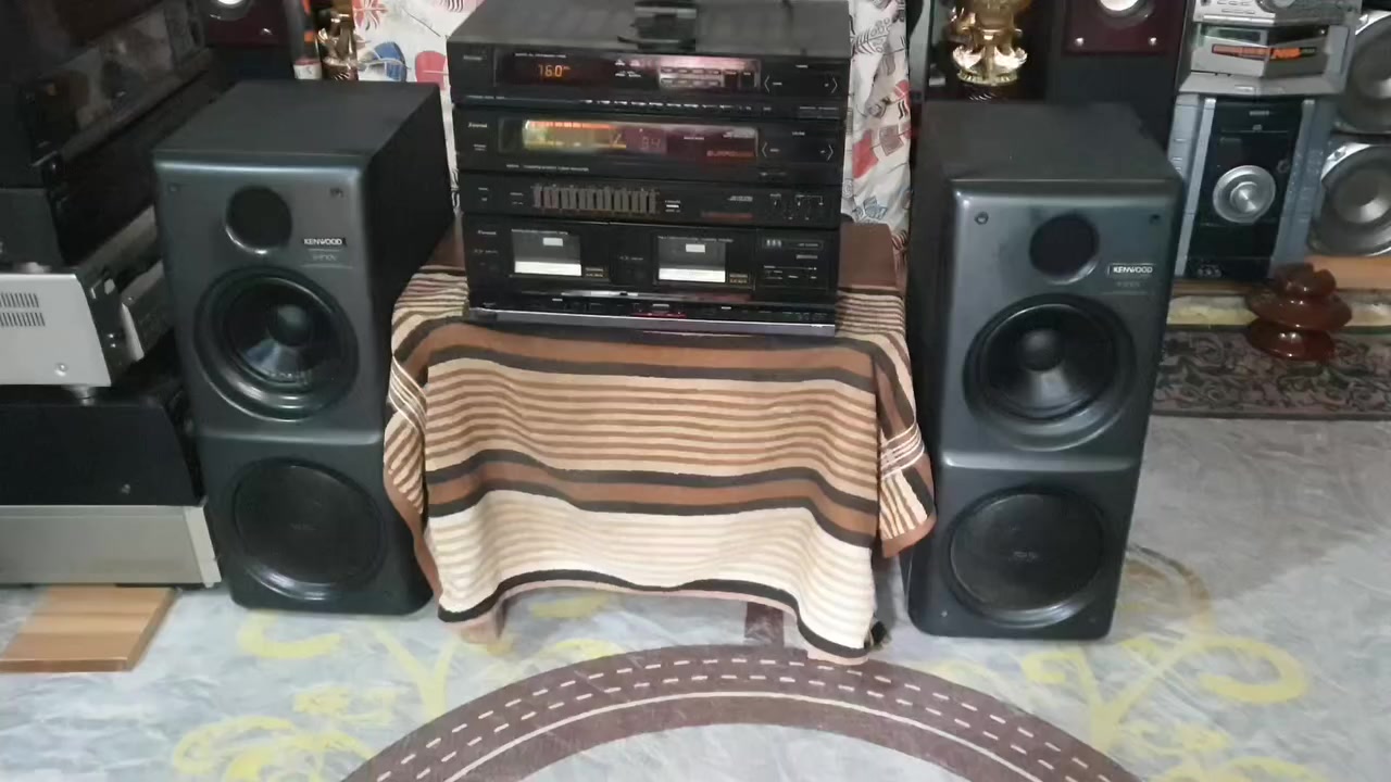 سستم سانسوي ياخذ اربع سماعات  ١١٠ فولت مع المحولة سعره ٦٥ الف والسماعات كنوود ٦٠ الف  شغال اواكس وراديو  وإمكانية ربط مايك   موضح بالفديو والصور   الحلة مهندسين الاتصال على الخاص او موبايل  ***********  يوجد توصيل  كافة المحافظات  كل الاحترام والتقدير
