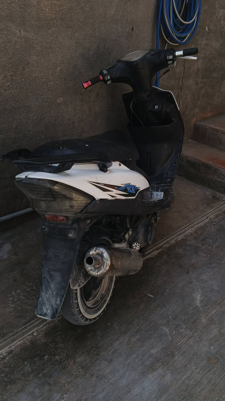 سلام وعليكم للبيع دراجه ماكس عدله 
بوشه دراجه 49 
شغاله كلشي مابيه نكره سلف وهندر 
جاهزه من كلشي سعر دراجه 450 وبيه مجال
رقم تليفون***********لتواصل
