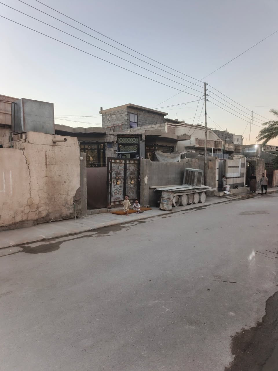 [[بسم الله الرحمن الرحيم]]
🏡     🏘      🏚 

#يوجد_ مشتمل طابق ونص _للبيع أو مراوس مشتمل بالشهداء 
#العنوان  الفلوجة 
#المنطقة تأميم الثانيه قرب نهر فليح ✨

✅المساحة : 168م
🏘يتكون من 
غرفتين نوم 
صاله
استقبال 
مطبخ 
صحيات 

                       #بناء 🧱 : بلوك 
      
     #شارع 🏞️⬆️⬆️ : 10م تبليط كامل الخدمات 

  #السعر_محدد_من_قبل_البائع 
        
        ⚖️⚖️   نوع الملك : طابو صرف تحويل مباشر  🏙 

         #السعر_💰💸:  75 مليون 

__________________________________

للأستفسار⛔🖲️ : مراجعة 
🥇#مكتب_الدوحه_للعقار 🥇
العنوان شارع المنجزات تقاطع جامع التقوئ مجاور محطة المتميز المركزية لغسيل السيارات 🚗🚖
__________________________________

#ملاحظة//📋📑 اذا لديك عقار تريد تعرضة للبيع او تريد تشتري عقار قم بمراسلة الصفحة او اتصال على لارقام الموجودة+ واتساب
            
         #للأتصال_او_واتساب 📞  ***********
         #للأتصال_كورك.   📞.      ‏  ‪***********

#بيع_وشراء_الدور_السكنية_والزراعية_العقارات_في_مدينة_الفلوجة #مكتب_الدوحه_للعقار_بيع_وشراء_العقارات_بسعر_مناسب
#عقارات_الانبار_الفلوجة

