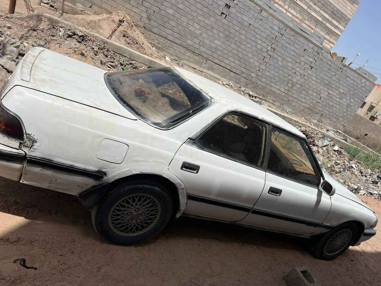 سلام عليكم سياره مارك للبيع سعر 25 وبيه مجال للطبين ستفسار تواصل *********** مكاني بصره ابو خصيب حمدان
