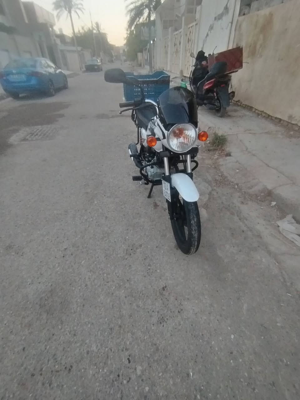 السلام عليكم ورحمة الله دراجه بوكسر للبيع موديل ٢٠٢٣ مكينه مكفوله برغي مامفتوح بيه رقم وسنويه انكليزي ديالى هزه وسنويه لغاية ٢٠٣١ للاستفسار الاتصال على الرقم *********** بعقوبه منطقة شفته
