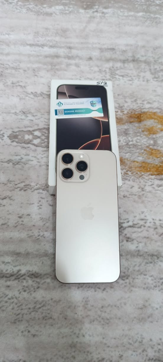 للبيع يفون 16برو ماكس ***********
