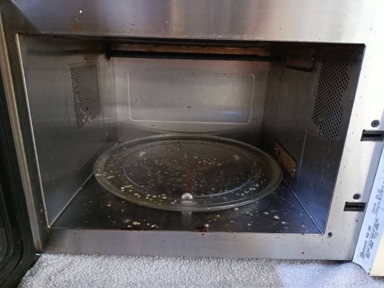 مايكرويف باله پاناسونيك حجم وسط كامل السعر 30 الف وحجم كبير كامل السعر 40 الف شغال شرط التواصل عالخاص التوصيل لجميع المحافظات


**إذا كنت صاحب هذا الإعلان وتريد حذفه لأي سبب، رجاءا أرسل رسالة إلى الدعم الفني**