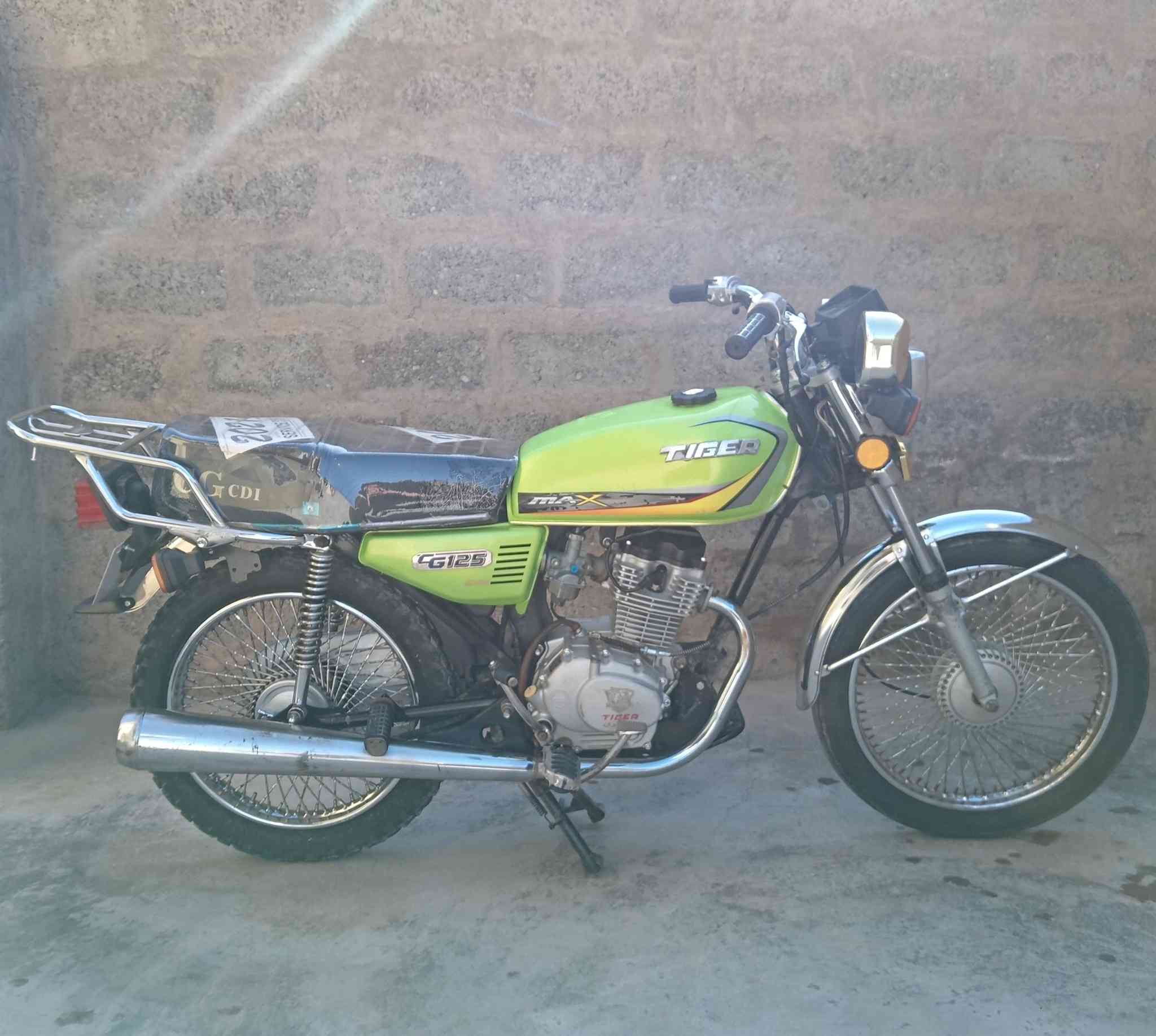 السلام عليكم متاح تايكر 2020مامفتوح نشاطه كلشي شغال
السعر 475وبي مجال اتصل *********** مكاني كياره داخل
