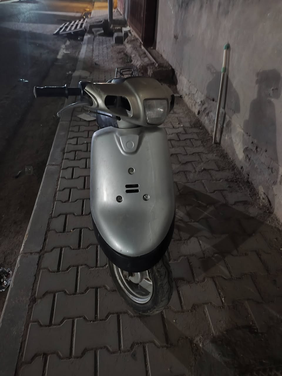دراجه زعره خط واحد مكينه شغاله نقص فقط كابريته ابيع طافي كوم حديد سعره90 وبيه مجال *********** مكان الاسكان

