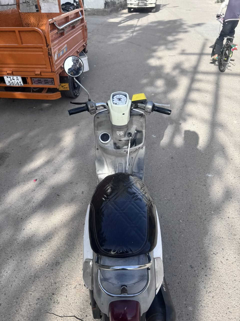 اسلام عليكم 
ماكس بوليس للبيع الدراجه كفاله   ما مفتوحه  كلها بلاديه  سلف كابريته   كلها بلاديه الدراجه  انت صاعد فوكها ما تدري بيها مشتغلا لو لا ناعمه المكينه كلش   فوك ما تتصور   عادادًلايت امامي   كلها شغالا بريكات  امامي خلفي  سعرها 850  وبيها مجال مكاني بصره كرمت علي  الطيف   رقمي ***********متواجد واتساب
