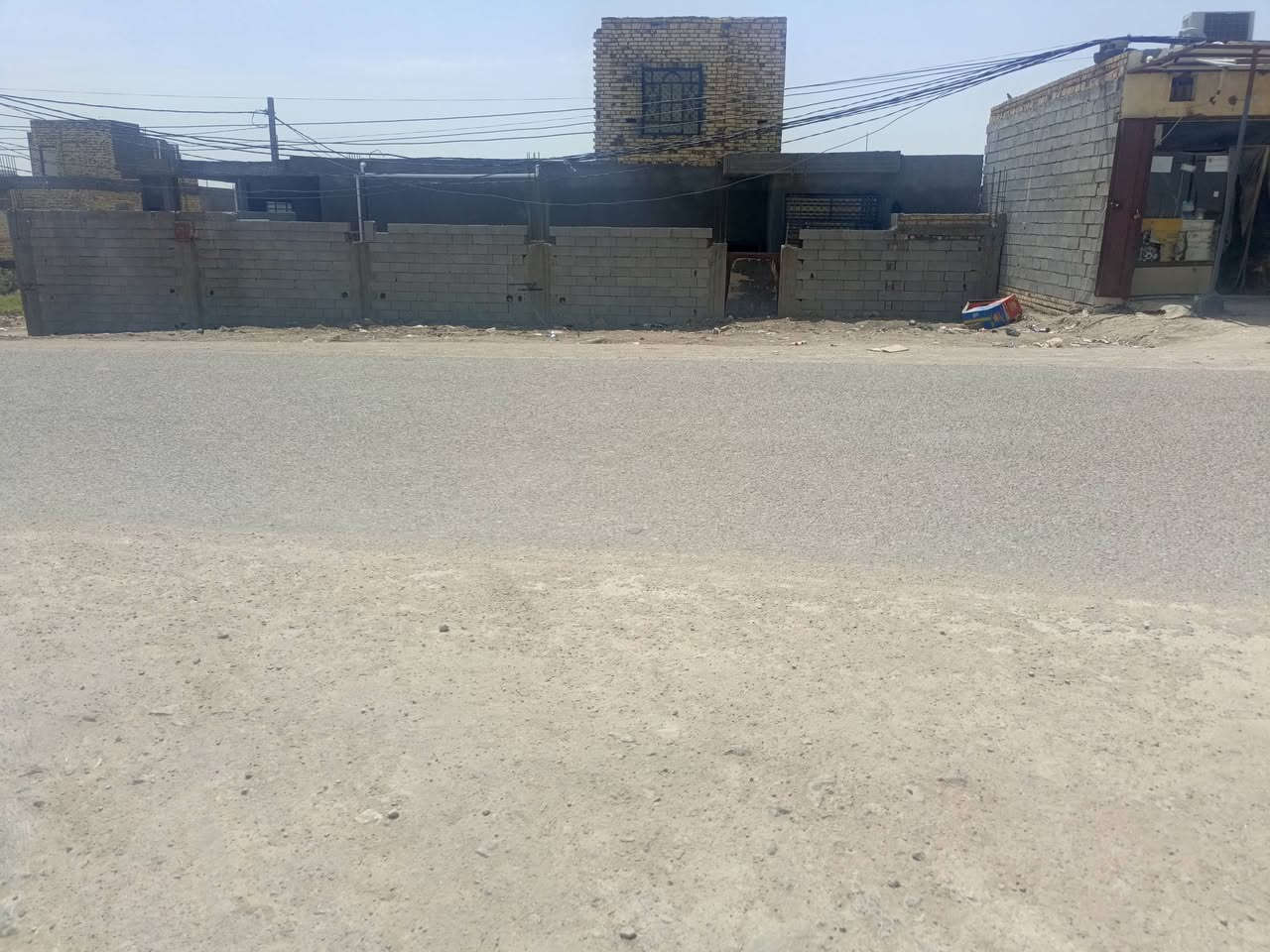 محلات للبيع  بس ارض الواحد الطول ٥ ول عرض ٤ يعني المحل ٢٠ متر نزلت الساده السيد جابر مقابيل العلوه مال المخضر


**إذا كنت صاحب هذا الإعلان وتريد حذفه لأي سبب، رجاءا أرسل رسالة إلى الدعم الفني**
