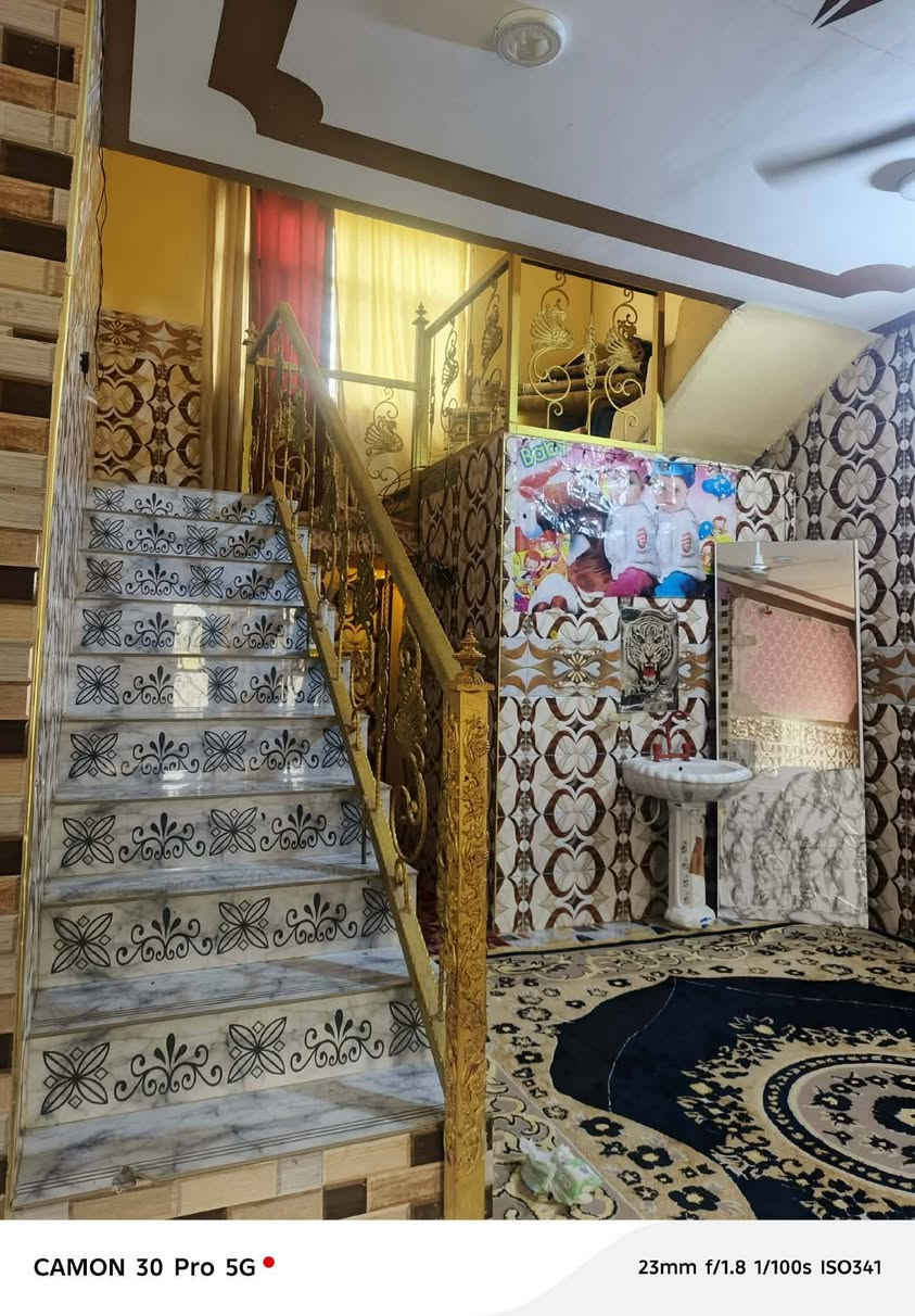 دونميين ونص بيهه بستان وبيت طابق واحد غرفتين ومطبخ وصحيات داخليه و خارجيه ومدخل وبراني وصاله مكانهه ع الحولي الجديد مال الهلالات.للتواصل ***********
