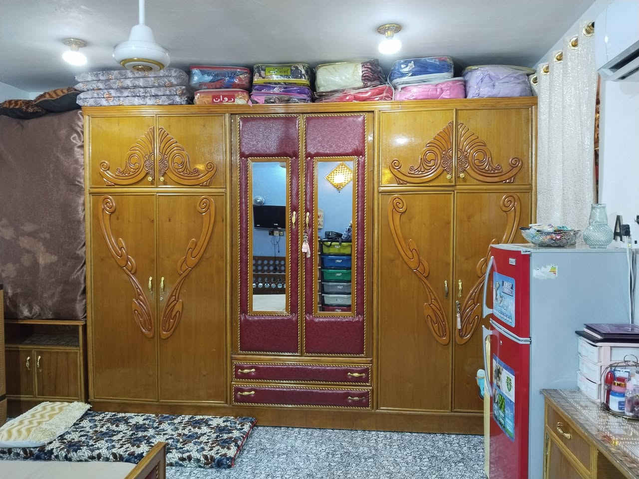 السلام عليكم 
للبيع غرفه صاج اصلي نضافتها 80 %الموقع بغداد الري 
السعر 1500 لستفسار ***********
