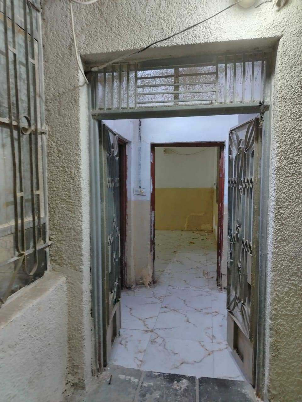 السلام عليكم بيت للايجار ٢٠٠ متر طابقين ٤٥٠ الف ٤ غرف نوم ومطبخ واستقبال وصاله وحيات وطارمه حي الميلاد قرب شارع مزرعه سيد علي قرب المدارس ***********
