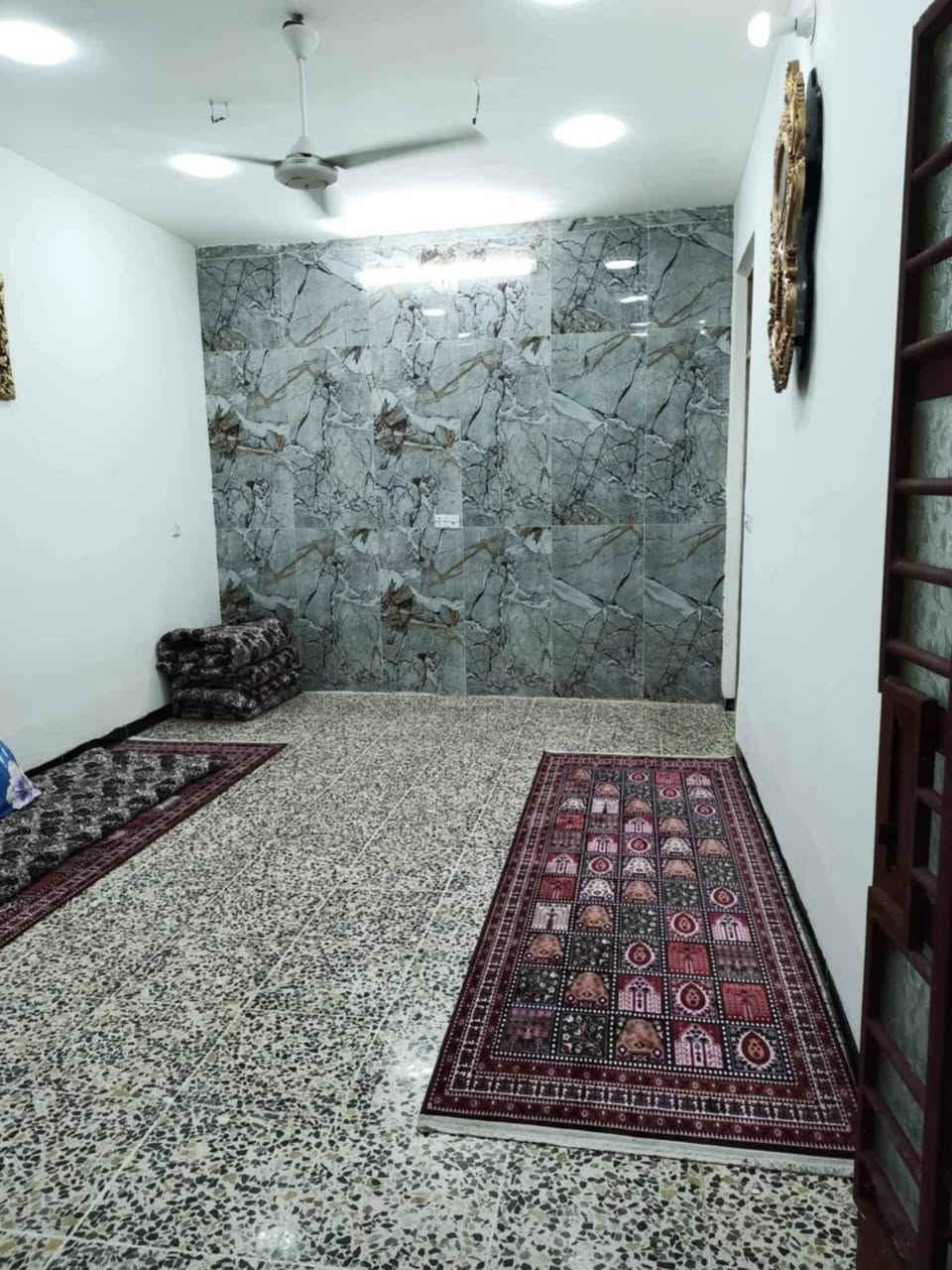 دار للبيع في المدائن بدون مراوس المساحه ١١٠ متر طابق واحد في منطقة البانوراما بستان الگراغول خلف اسواق عادل ابو الجمله منطقة ماء ومجاري كامل وعلى وجه تبليط قريبا نوع السند ٢٥ زراعي الواجهه ٥ متر نزال ٢١ متر بناء جديد مؤجره ب٢٥٠ الف بالشهر
السعر ٦٠ مليون مجال بسيط للشراي 
 للتواصل ***********
