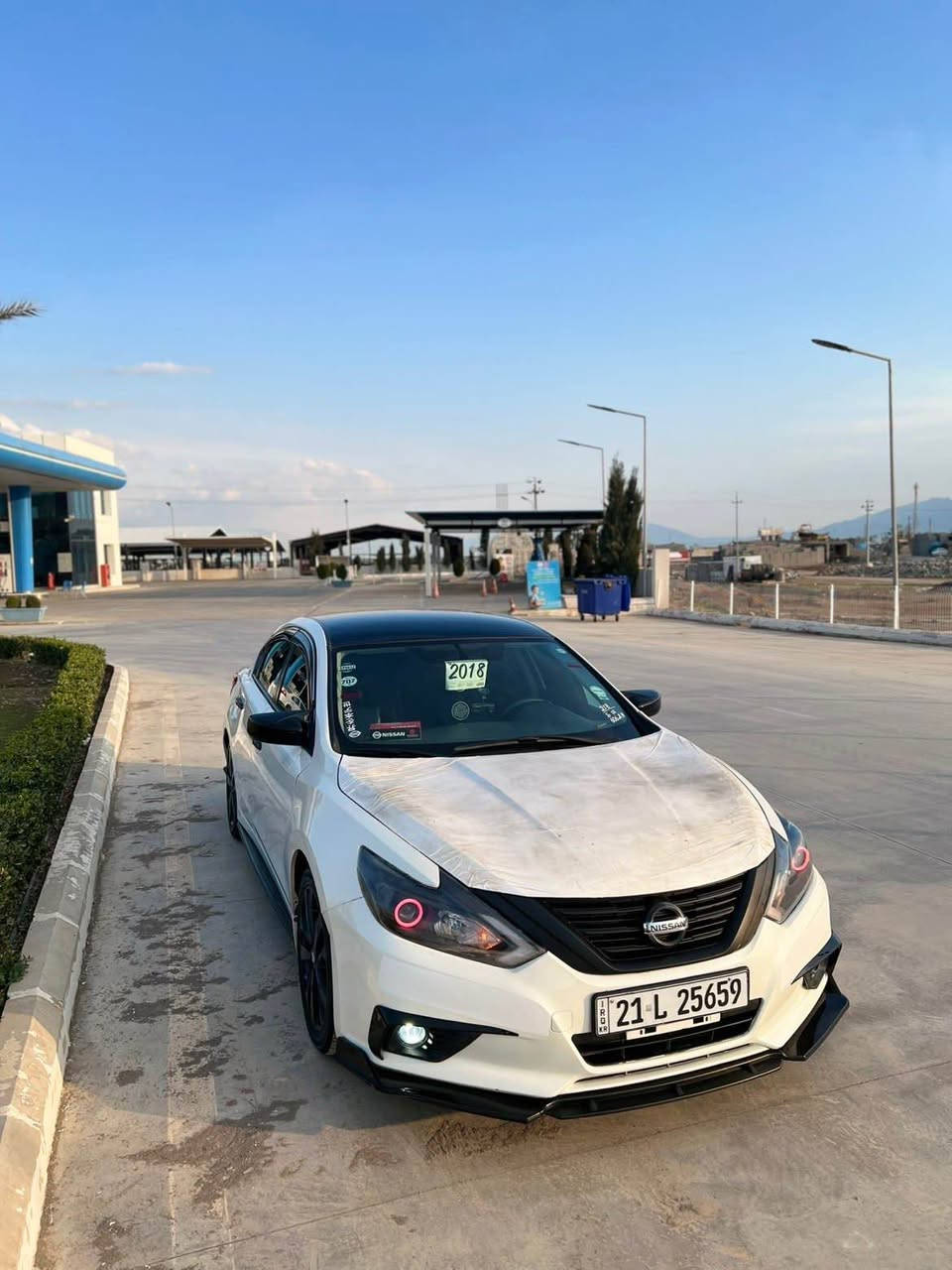 ئاڵتیما ٢٠١٨ SR
سەیارەکە ٣ پارچەی بۆیاخە بێ ناو گرتن 
قەپات مواسەفاتە فول فولە بەس سلایت نییە 
ڕەقەم و سەنەوی نوویە رەقەم سلیمانیە
گێڕ و مەکینە بەشەرت نەکراوەتەوە
سەیارەکە نمونەیە لە جوانی  کامل جوانکاری کراوە
زۆر توند و تۆڵ و بێ کێشە یەک دیناری مەسرەف نییە
شوێن / ڕانیە
نرخ / ١٢٢  
ژ.م *********** رانية, السليمانية
