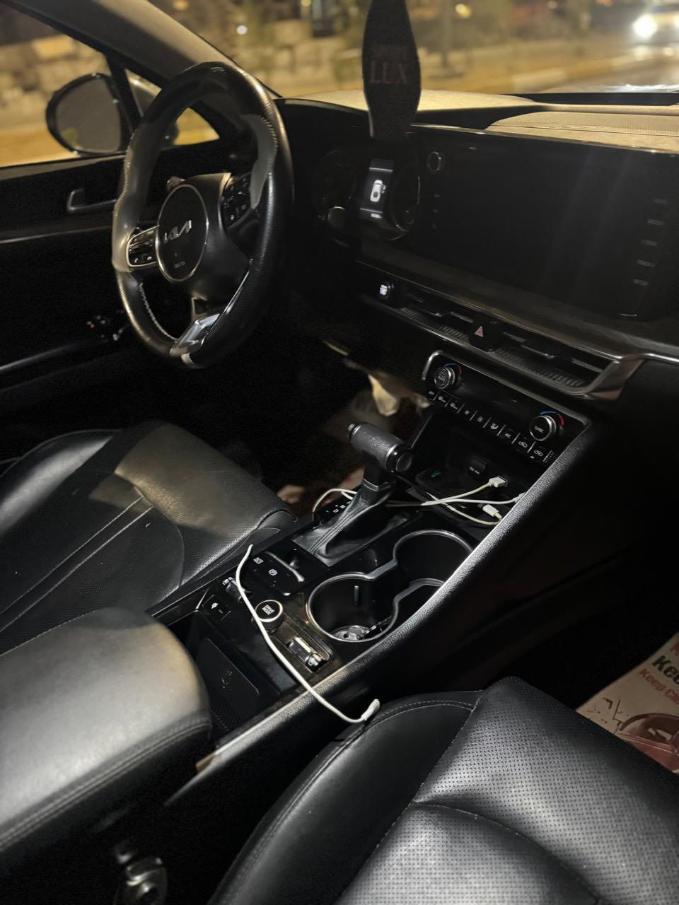 السلام وعليكم k5للبيع موديل 2023سياره ١/١يعني فول مواصفات
بصمه تشغيل وابواب وتشغيل عن بعد 
تحكم ستيرن جهتين
شاشه كامره خلفيه اماميه
السعر 155وبيها مجال 
رقمي ***********
