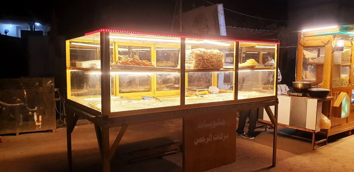 السلام عليكم عارضه المنيوم للبيع الطول مترين ونص والعرض متر ونص تقريبن طابقين جاهزه *********** واتساب فقط
