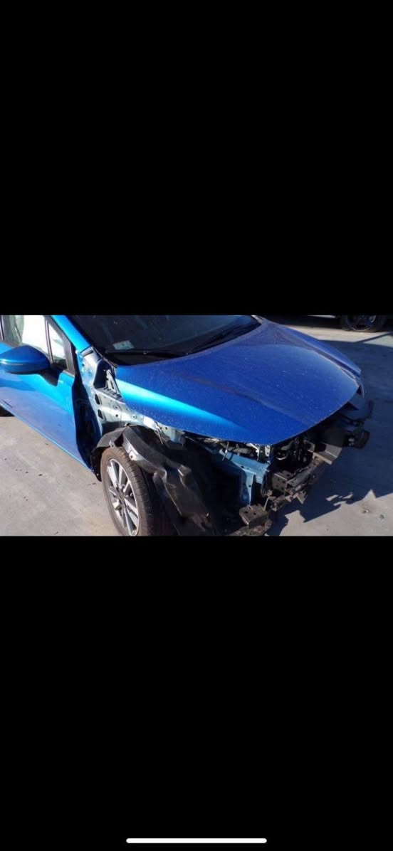 نيسان فيرسا 2021 _فئةSV 
بصمة
ماشية٨٦ ميل 
رادارات 360 درجة توقف تلقائي 
اندرويد اوتو +ابل كار بلي 
تحكم سترين +مثبت سرعة 
ويل كروم 
نقطة عمياء 
اشاير بالمري +حساسات 
حادثها جاملغ سكن مبدل نفس اللون بدون قطره صبغ 
بارد قطعتين صغيرات 
سعر 100 وبيها مجال بسيط حك الجيه 
للتواصل واتس اب فقط 
رقم ***********

