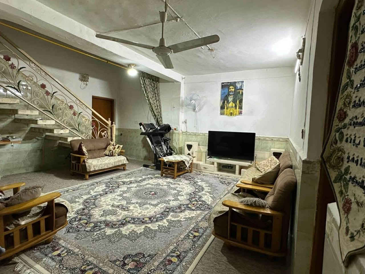 بيت طابو صرف للبيع حي ميسان منطقه ال 31 
250 متر 
بناء طابقين 
الارضيه مرمر
استقبال كبير 
وصاله 
ومطبخ 
حمام 
تواليت ومدخل تواليت 
غرفتين بالطابق الارضي 
غرفه واحده بالطابق الثاني 
+مخزن بالطابق الثاني 
للاستفسرار الاتصال على 
***********
