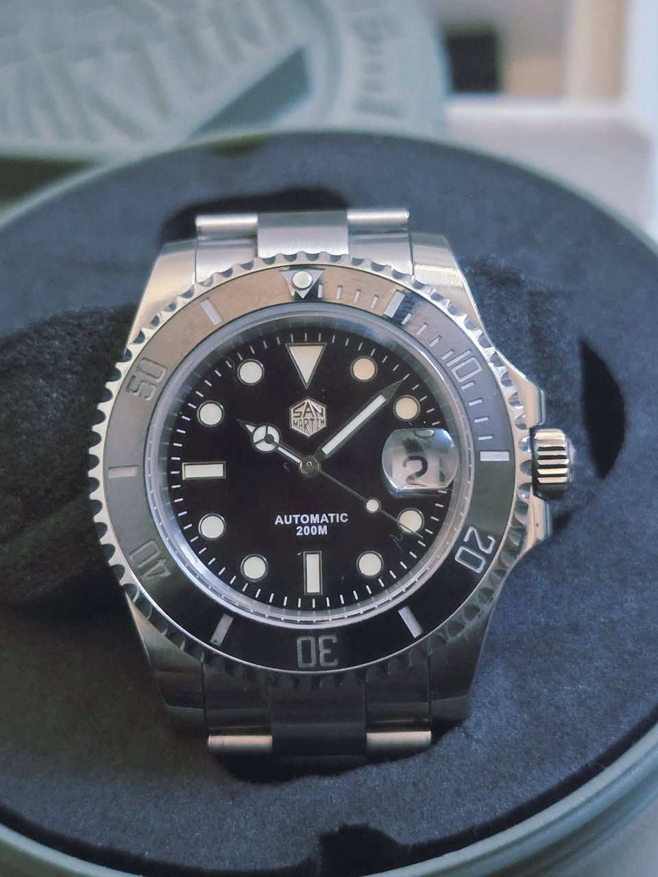 سن مارتن 
اوتماتيك اصلي 
قفل بحري 
جام زفير  أرقام واميال لامينوس فسفوري 
رنك متحرك 
مع العلبه الأصلي 
نظيفه جدا 
قطر ٤٢

المكان اربيل 
يوجد توصيل 
Samer Akeel AlJboory 
https://www.tiktok.com/@samerakeelwatch?_r=1&_t=ZS-92XzzfzgLln


**إذا كنت صاحب هذا الإعلان وتريد حذفه لأي سبب، رجاءا أرسل رسالة إلى الدعم الفني**