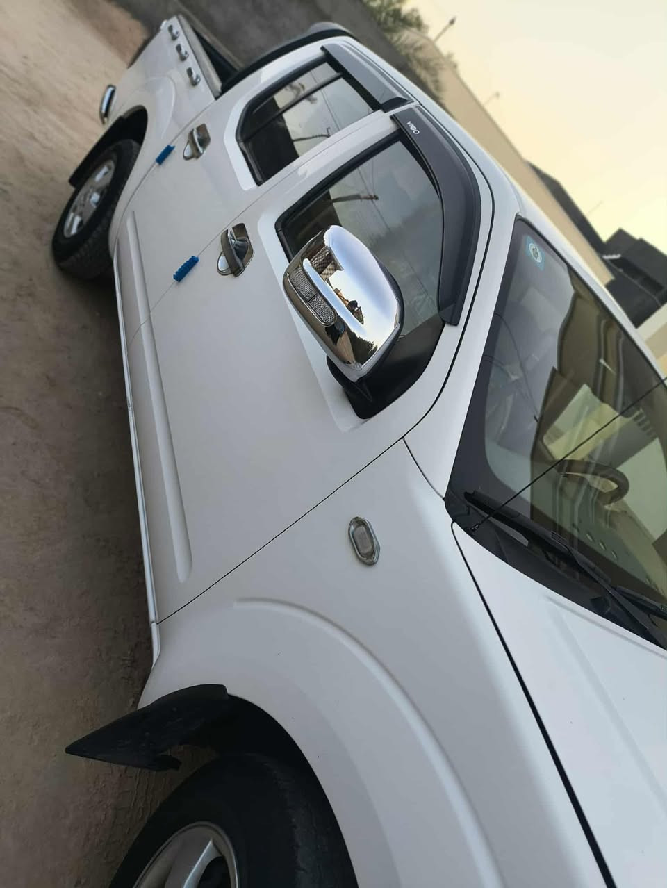 نيفاره موديل 2008 گير عادي هزه وسنويه جديده لسنة 2030 گير ومحرك بلادي غير مفتوح تبريد وتدفئه كلها شغاله وحداديه جديده وفئة Le رقمها الانبار والشراي يتصل ع هذا الرقم ***********
