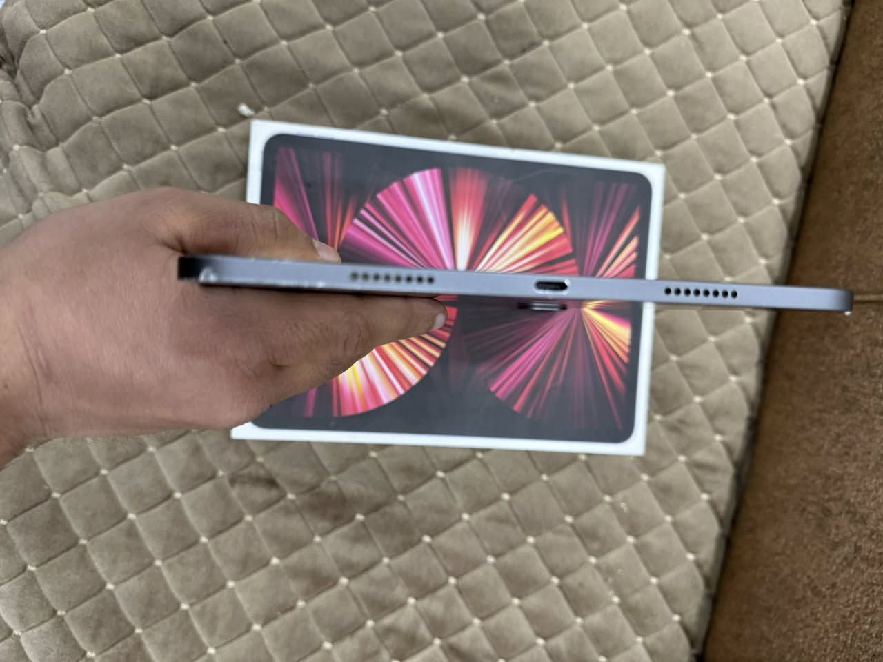 السلام عليكم شباب عندي ايباد M1 ذاكرة الجهاز 128 حجم الجهاز 11  نضافة الجهاز 90/100 سعر الجهاز 575 وبي مجال بسيط 
مكاني بغداد مدينة الصدر 
للحجز والاستفسار /***********
