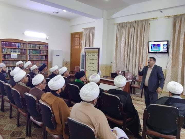 #مؤسسة_المنبر_الرسالي 
وأقسامها ..
...
1/أكاديمية المنبر الرسالي ..
2/دار التبليغ الإسلامي ..
3/أكاديمية إعداد القادة ..
4/قسم الرواديد والشعراء ..
5/ قسم القرٱن الكريم ..
6/ قسم الدراسات الحوزوية 
...
المؤسسة مجازة ومستقلة ..
تعتبر من أكبر المؤسسات التبليغية داخل وخارج العراق ترحب بكل الإخوة والأخوات المبلغين والمبلغات وقراء القرٱن والرواديد والشعراء وأبوابها مفتوحة للجميع . 
 ... 
هدفها ...
الإرتقاء بمستوى الخطاب الديني وسبل تطويره من خلال الدورات والندوات والملتقيات المكثفة الخاصة في فنون الإلقاء والخطابة والقيادة وإدارة المؤسسات والتخطيط الإستراتيجي والإتصال والتواصل الفعال مع الجمهور وغيرها من المواضيع التي تهم المبلغين والمبلغات  ..
....
مقرها النجف الأشرف وفيها فروع بأكثر المحافظات عدد أعضاءها قرابة 1700  مٌبلغ ومٌبلغة  ..
.....
للتواصل والإنتماء للمؤسسة وتفاصيل أكثر .
***********
موجود واتساب .
https://whatsapp.com/channel/0029VbAPU7f4inotSreer10B
للإطلاع على نشاطات المؤسسة الدخول على رابط القناة على التيلكرام .
https://t.me/+VmsbTGA-z8XdYVp7
 ....
#_الأمين_العام 
#الشيخ_كرار_الخمايسي
