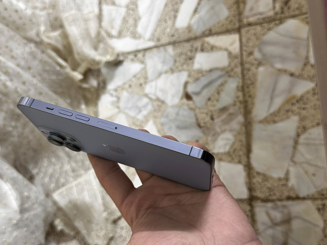 السلام عليكم 🫡 
عندي ايفون 13 برو ماكس لون بحري  

ذاكره 256 وبطاريه 90مكفول بس مو وتر  

مكاني بغداد الشعب  …. 

640 الف وبي مجال بسيط 
شراي يتصل وموجود واتس هم 
***********
