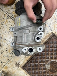 كمبريسر شغال والراديتر نظيفة لابيها لحيم ولاشيء قيم واخذ مكاني بغداد 0...