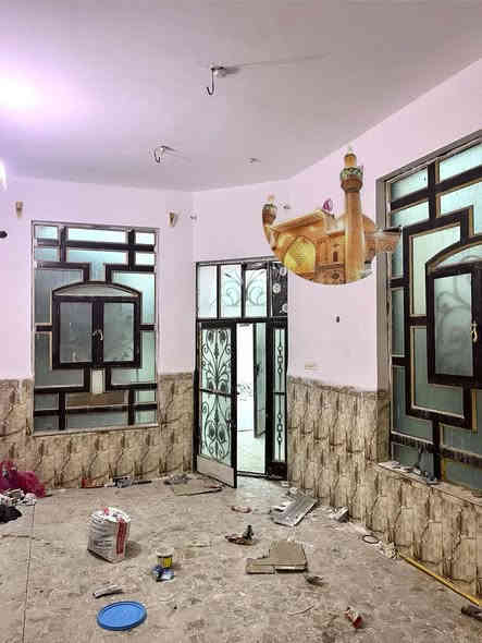 دار الايجار المساحة 100م بناء غرفة وصالة واستقبال السعر 300الف الاستفسار الاتصال على  التالي *********** او مراجعة مكتب المصطفى قرب مؤكولات السلطان
