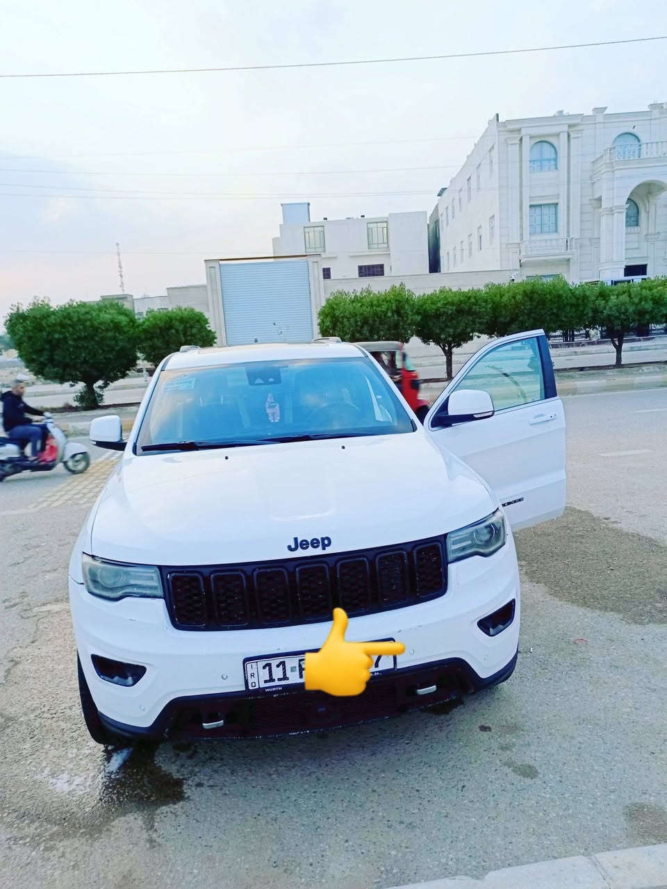 سلام عليكم جيب 18 فول مواصفات فتحه سقف رادار  امامي خلفي حساسات خلفيه اماميه كشنات كهرباء كشنات تتفأه اماميه خلفيه كشنات جلد فور ويل 4×4 محرك 8 سلندر هيمي 
ضربه خفيفه  وجاملغ ايسر  وباب سعر 255 /مكان سياره ميسان عماره  ***********
