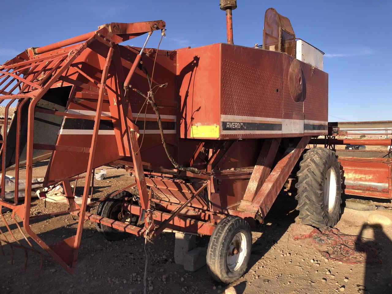 للبيع حاصدا لافيردا موديل 85 نظيفة معمر كامل جاهز رقم نينوئ عنوان نينوئ سنجار موبايل *********** 
***********
