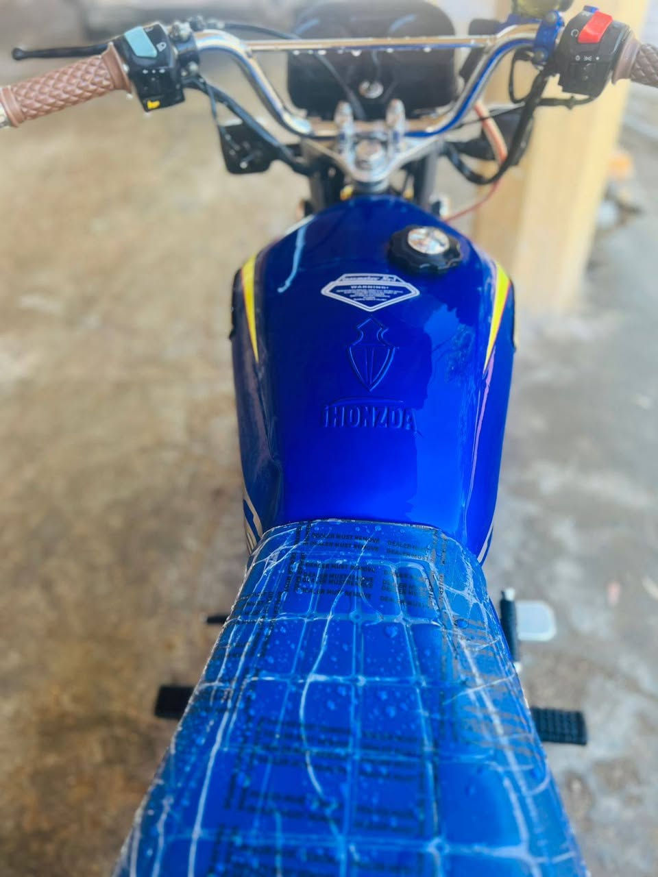 يا الله السلام عليكم دراجة البيع تايكر سونك الأصلي موديل ٢٥ مكفوله كفاله عامه أوراق كامله الدراجه جديده وحلو خير من الله بشرط انضف من الصوره السعر ٧٢٥ وبيه مجال الشراي يتصل وبيه خير ويدلل *********** ولا مو شراي لا يعلق تعليق سلبي
