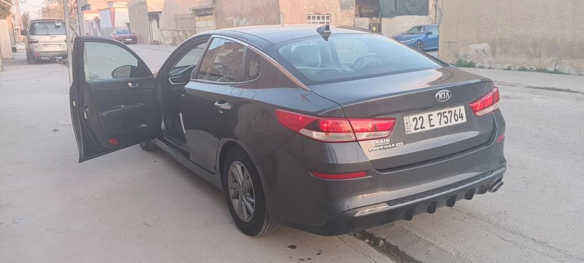 سلام عليكم ورحمة الله وبركاته سياره للبيع كيه أوبتيما لون رصاصي موديل 2020 ماشي 70km سعر 144$ وبي مجال للطيبين رقم هاتف ***********
