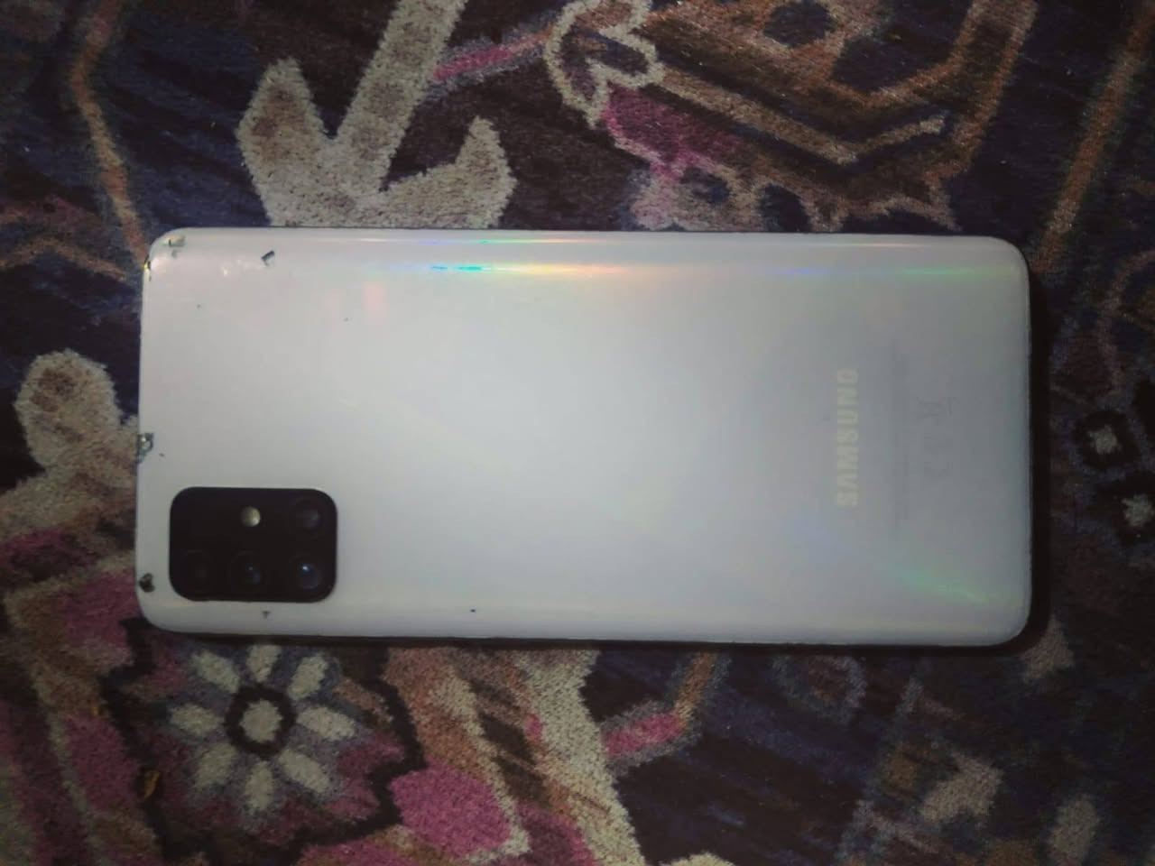 ارخص جهاز يشغلك ٦٠ فريم بوبجي جهاز A51 يجيك بنوع شاشه من نوع Super AMOLED Plus بحجم 6.5 بوصة وبدقة FHD+،شاشه بلاديه مال جهاز الجهاز شغال بي مشكلته ما بي صوت السعر 100وبي مجال  تواصل ***********
