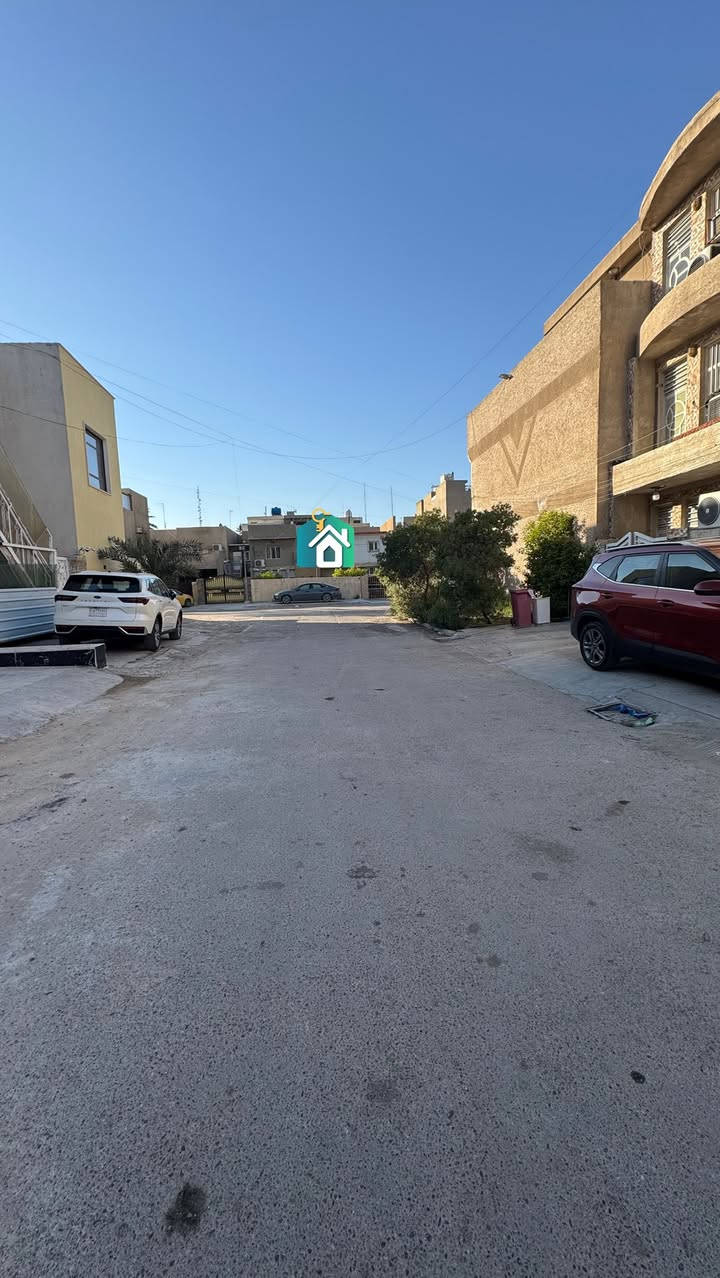 دار للبيع سنه ألبناء 2017 
مساحه 250 م واجهه 10 م نزال 25 م 

يحتوي على 5 نوم سويتات . صالة . هول . مطبخ . حار بارد . خدمات . كراج . حديقه . في شارع فلسطين محله 506 

موقع . المكتب شارع فلسطين تقاطع الصخره قرب مختبرات النخبة اللاستفسار الاتصال ***********✨***********

نستقبل كافة العروض السكنية والتجارية 🏢🏠

#بيع #شراء #لاارضي #ايجار #تعقيب #معملات #مقاولات
