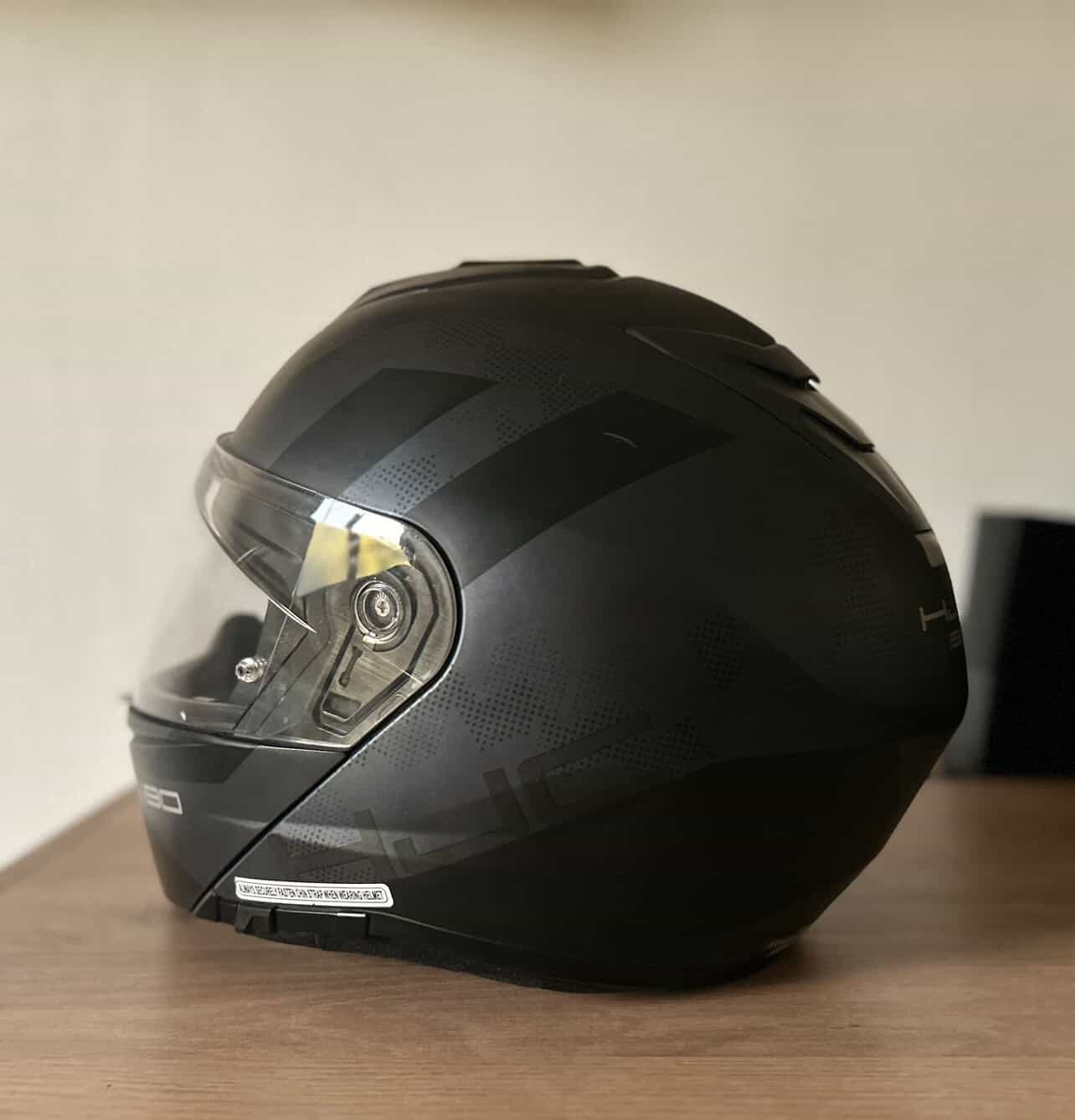 للبيع خوذة HJC أصلية
موديل i90 فتحه من الامام  (Flip-Up)
مقاس M
نظيفة كلش وجديدة ويا الكرتون
معتمدة DOT وEce مريحة للسفر والمشاوير
ماركة معروفة وجودتها عالية
السعر 360 الف 
للتواصل /***********
