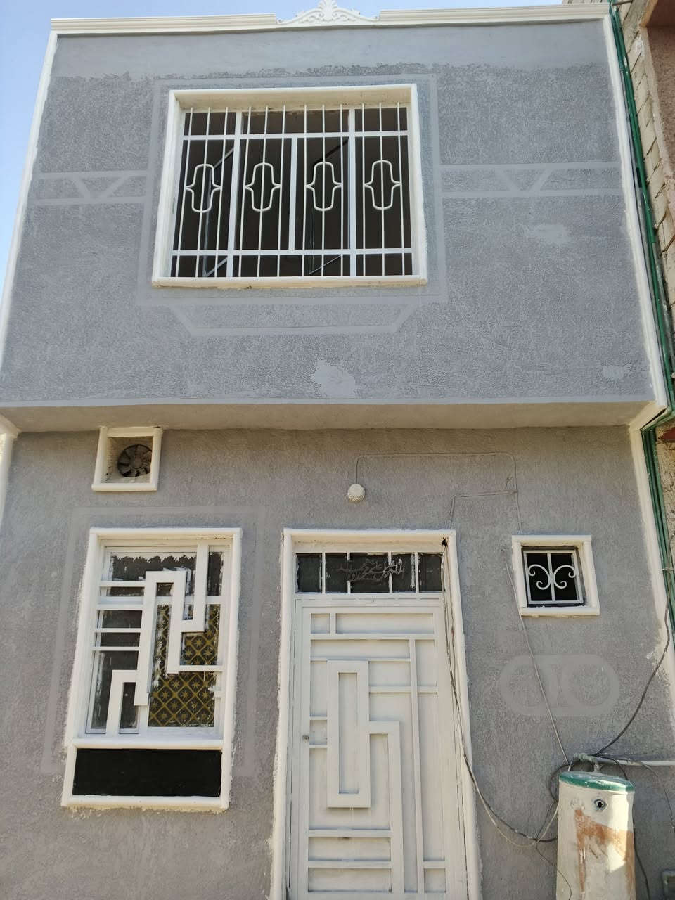 دار 50متر للبيع كربلاء شارع ابو طالب يبعد عن الشارع العام 100متر كافة الخدمات متواجده السعر 70مليون مع المجال اتصال بلرقم *********** مكتب ثابت الحسناوي للعقار شارع ابو طالب
