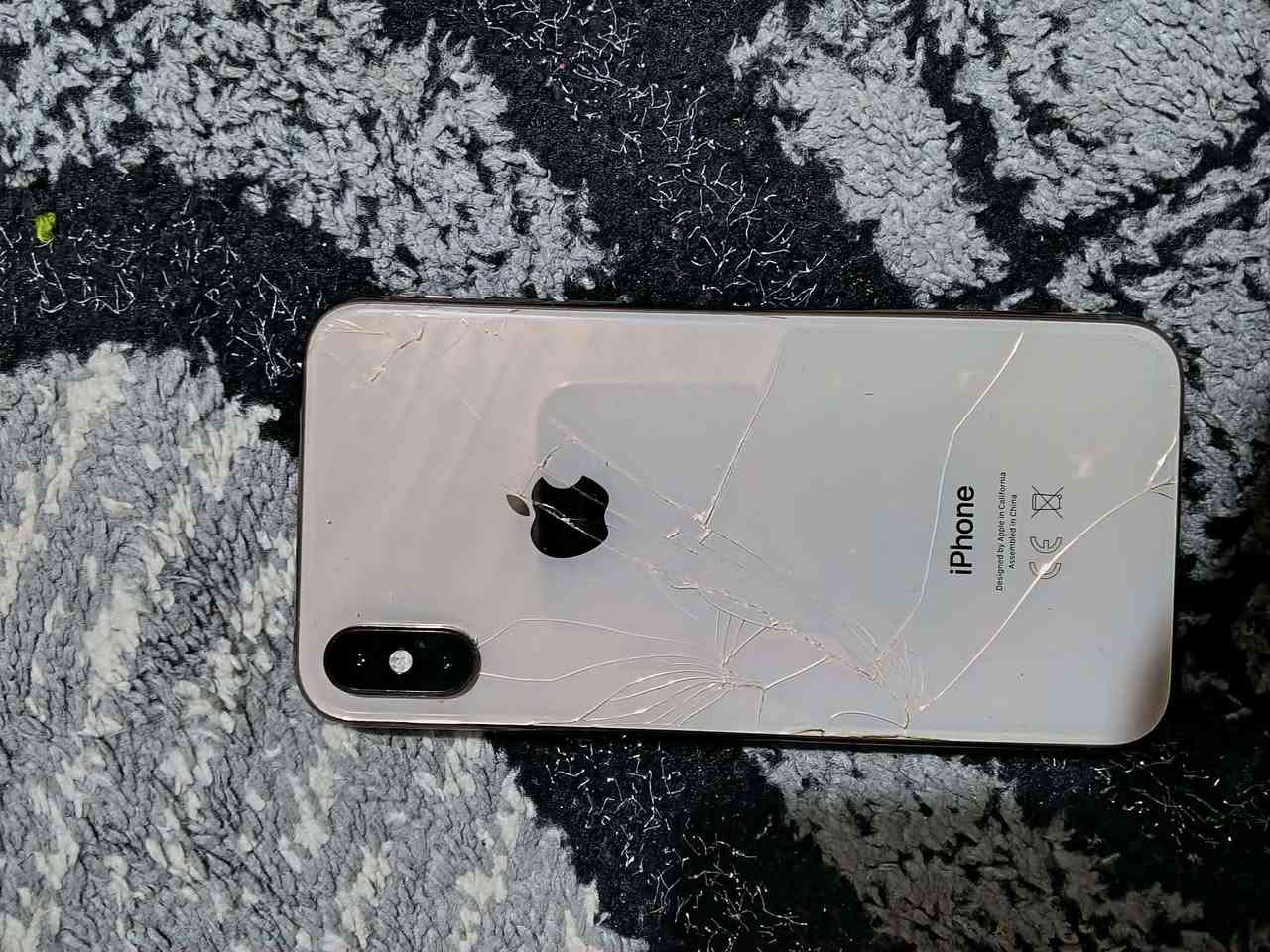 سلام عليكم جهاز للبيع ايفون اكس اس مبدل شاشه فقط فيس ايدي ماشتغل ذاكره 256 مامتواجد فيس ***********مكاني كركوك واحد حزيران والموشراي لايتعبني
