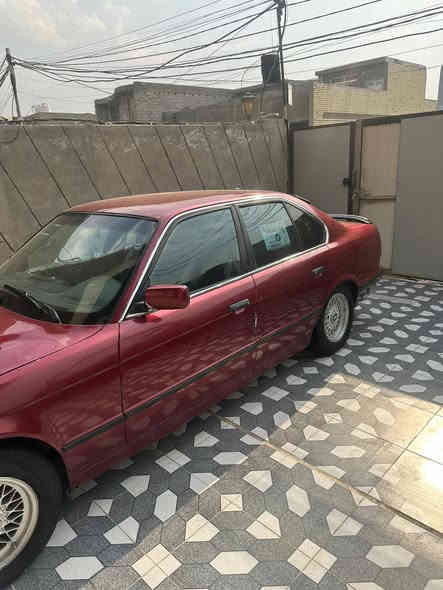 السلام عليكم بي ام 525 موديل 1990 محرك مسكر عدل كير جديد ومحرك نضيف كير أوتو كهربيات كله شغاله رقم سليماني انكليزي شرط التحويل مكانه بغداد السعر 57 وبيه مجال رقم الهاتف ***********
