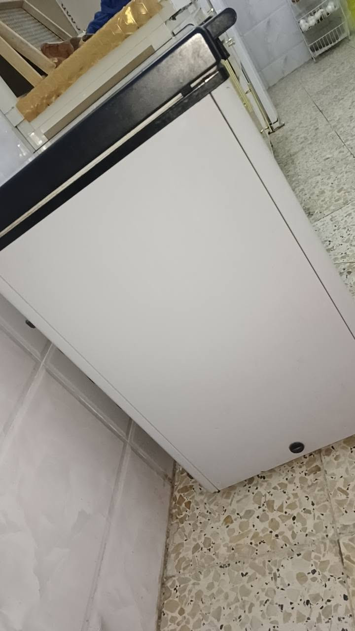 مجمده جديده نضيفه مشغليها فقط كم مره مداخله تصليح سعره 100 وبيها مجال للتواصل والاستفسار
***********
